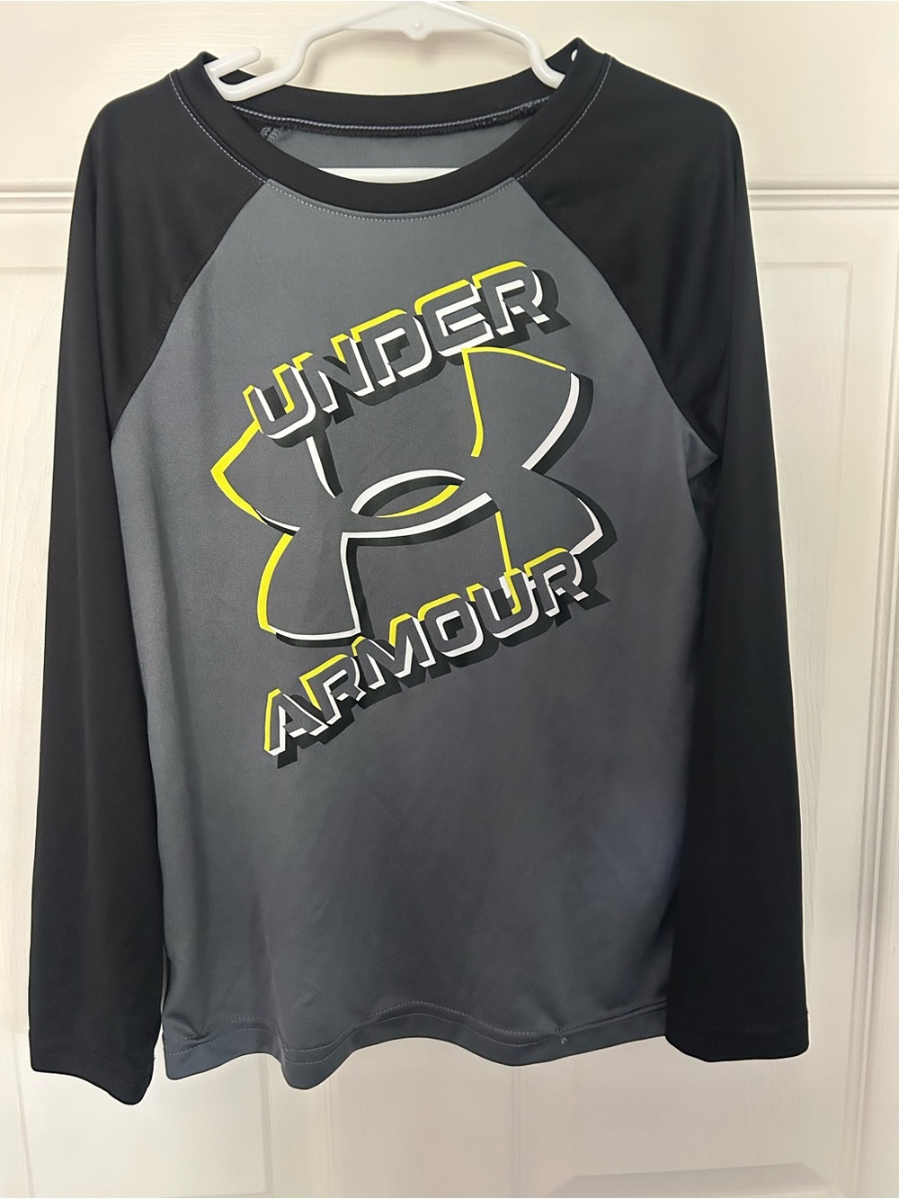 Boys, Under Armour, Gray & Black Long Sleeve Athletic Performance Top, 7